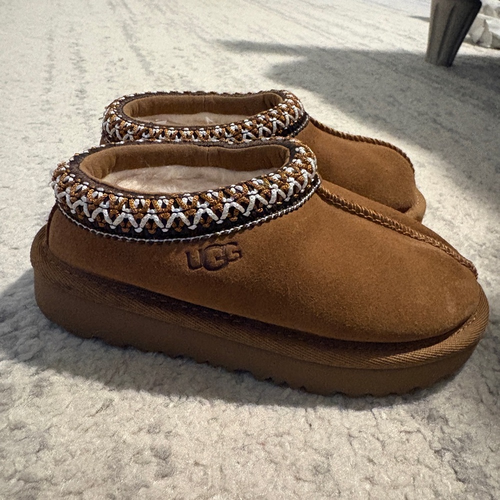 UGG Kids Tan Slippers with Knit Trim